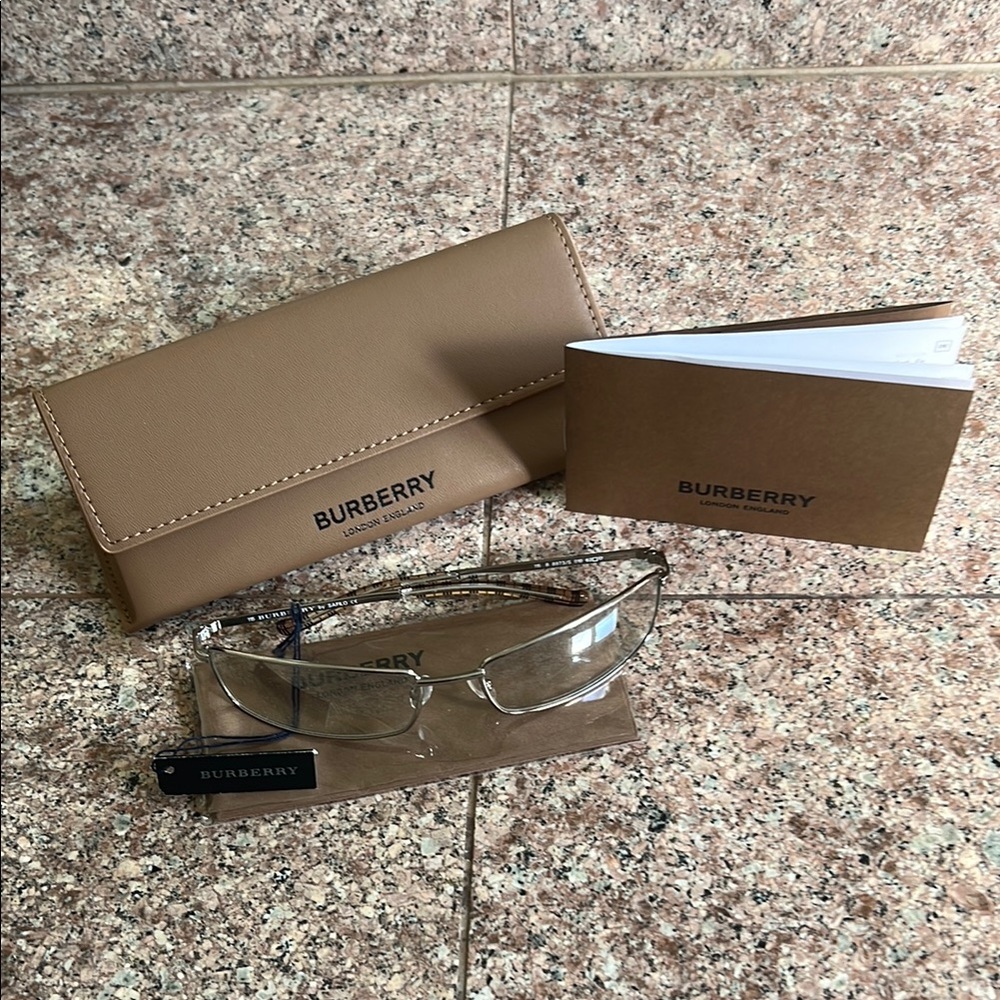 NWT Burberry signature frame slight brown gradient eyeglasses with case